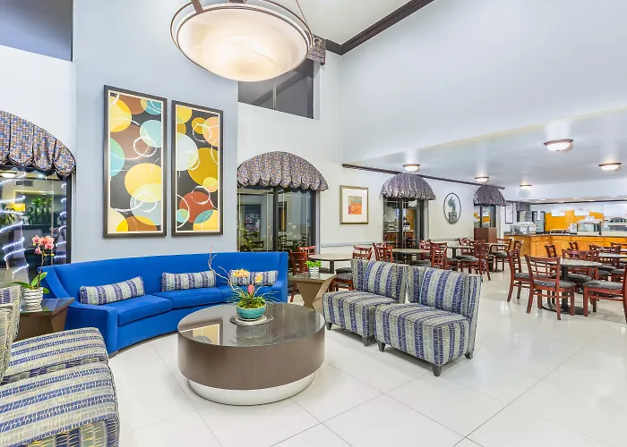 Holiday Inn Express San Diego - Sea World Area